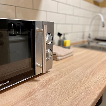 Terracotta Apartment - Zentral, Parken, Netflix, Kontaktloses Einchecken, Kingsize-Bett Wuppertal Buitenkant foto