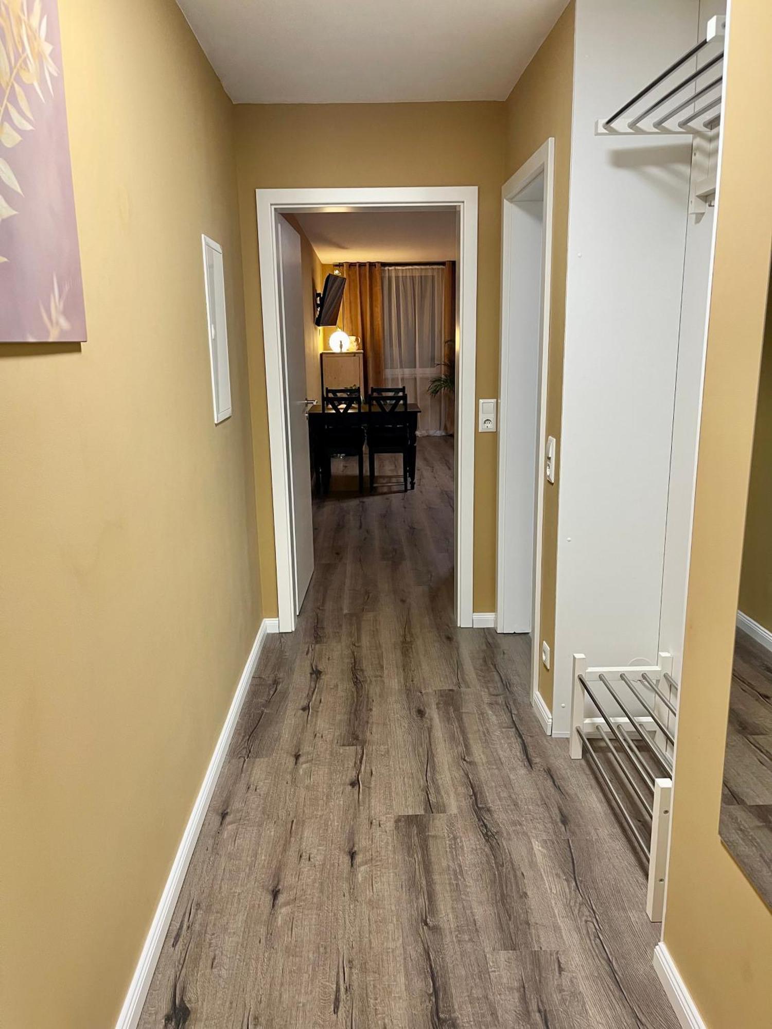 Terracotta Apartment - Zentral, Parken, Netflix, Kontaktloses Einchecken, Kingsize-Bett Wuppertal Buitenkant foto