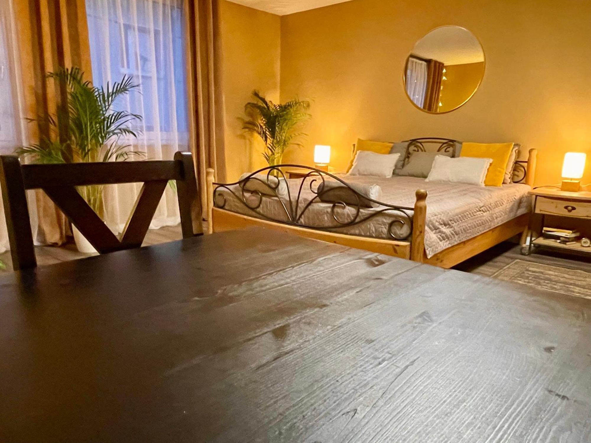 Terracotta Apartment - Zentral, Parken, Netflix, Kontaktloses Einchecken, Kingsize-Bett Wuppertal Buitenkant foto