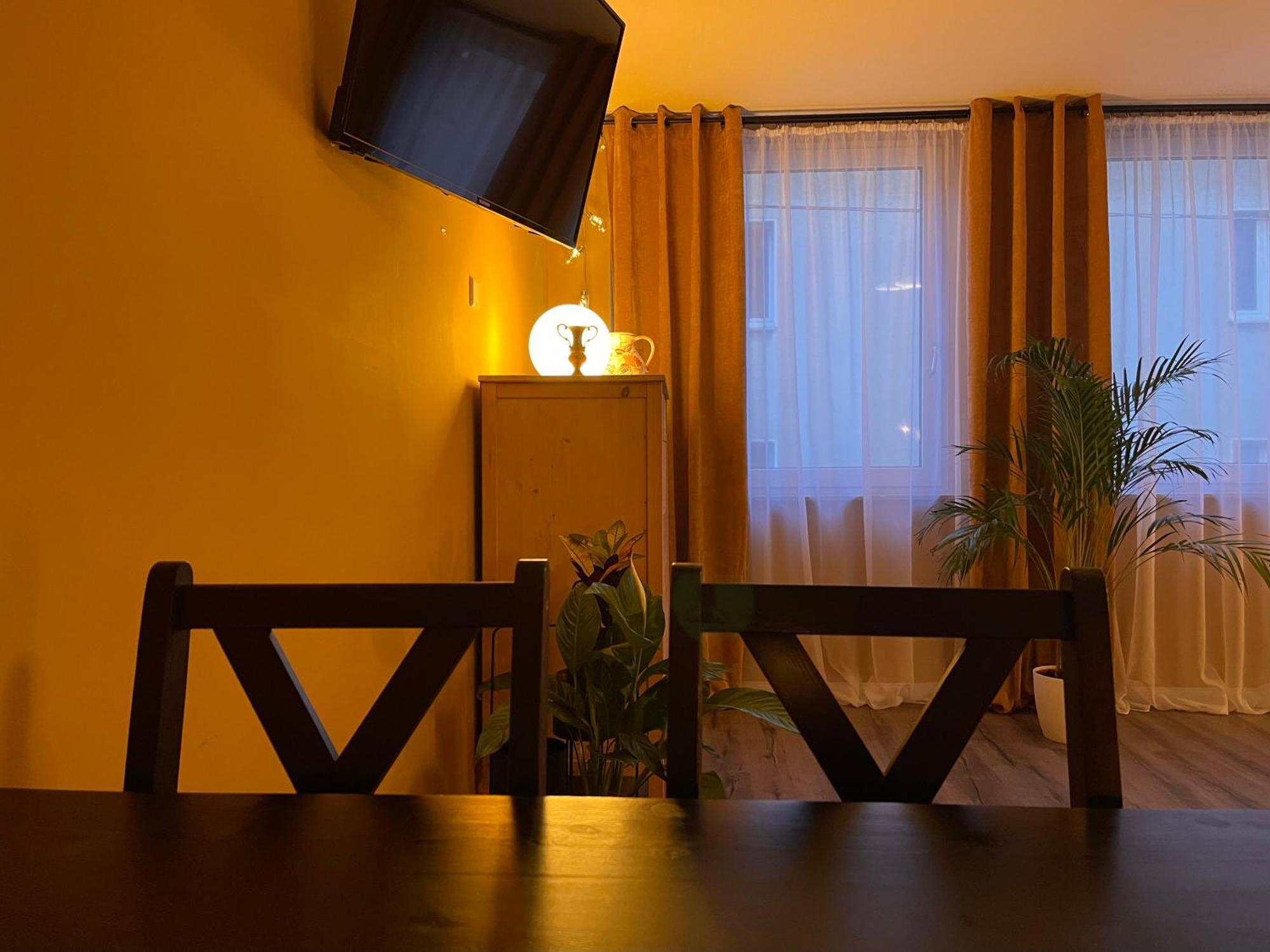 Terracotta Apartment - Zentral, Parken, Netflix, Kontaktloses Einchecken, Kingsize-Bett Wuppertal Buitenkant foto